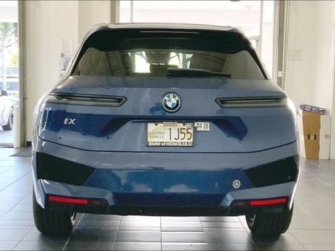 Used 2023 BMW iX xDrive50 w/ Sport Package AWD/4WD image 4