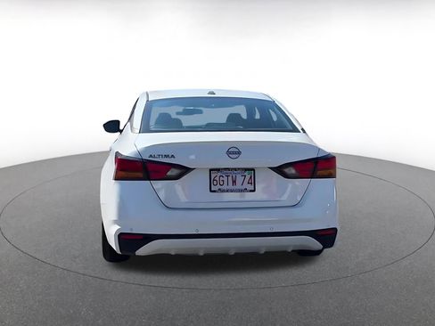 Used 2025 Nissan Altima 2.5 SV image 11