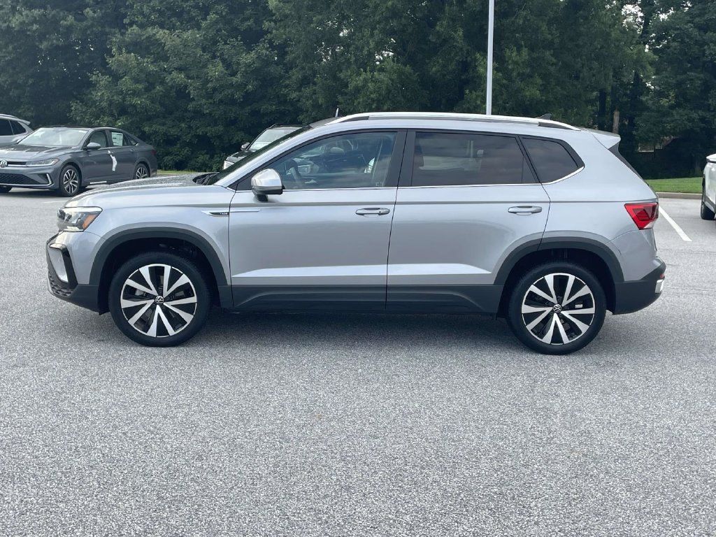 Certified 2023 Volkswagen Taos SE FWD image 5