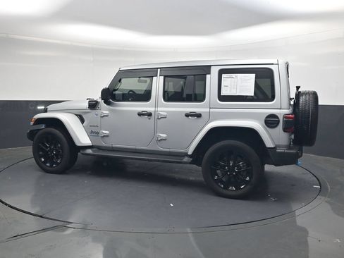 Used 2022 Jeep Wrangler Unlimited Sahara AWD/4WD image 8
