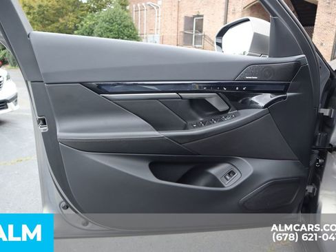 Used 2024 BMW i5 eDrive40i w/ Convenience Package image 14