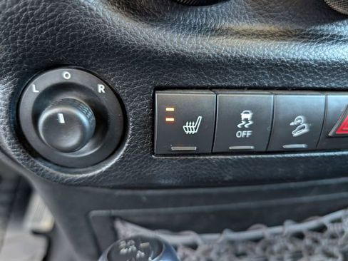 Used 2012 Jeep Wrangler Unlimited Rubicon AWD/4WD image 4