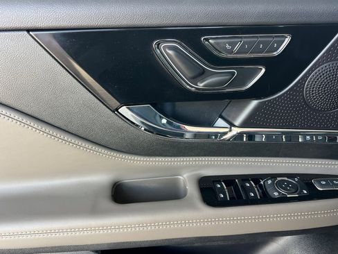 New 2025 Lincoln Corsair AWD w/ Equipment Group 101A image 9