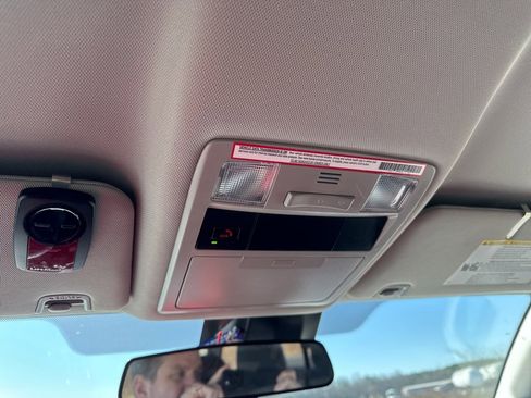 Used 2022 Toyota Tacoma SR image 16