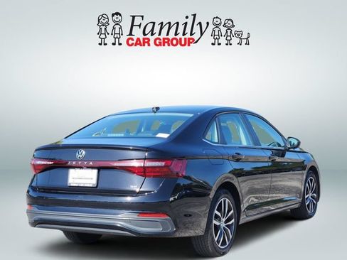 Used 2025 Volkswagen Jetta SE FWD image 4