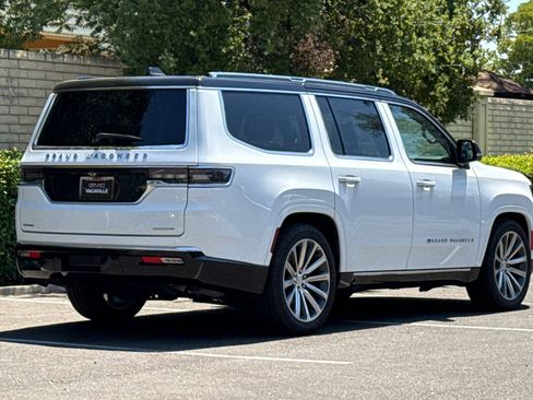 Used 2023 Jeep Grand Wagoneer Series II AWD/4WD image 5