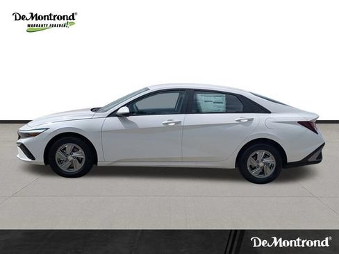 New 2026 Hyundai Elantra SE FWD image 8