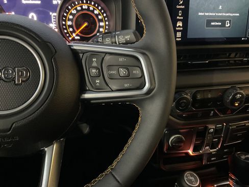 Used 2024 Jeep Wrangler Sahara image 24