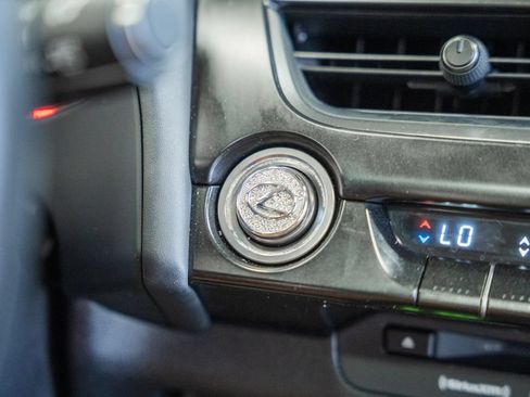 Used 2019 Lexus UX 200 w/ Premium Package FWD image 27