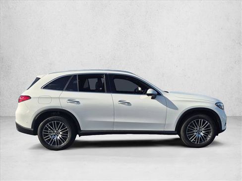 Used 2026 Mercedes-Benz GLC 300 image 4