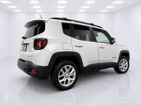 Used 2015 Jeep Renegade Latitude w/ Popular Equipment Group AWD/4WD image 4