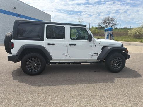 Used 2025 Jeep Wrangler Unlimited Sport AWD/4WD image 6