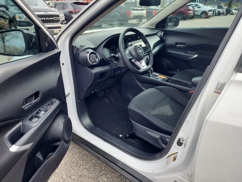 Used 2024 Nissan Kicks SV image 10