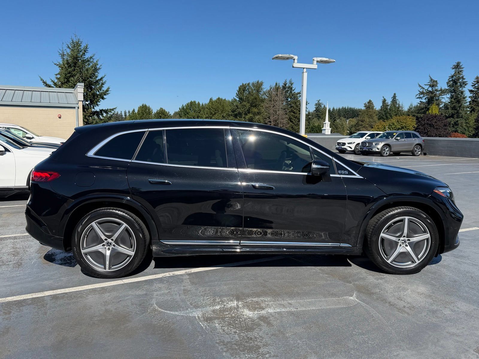 Used 2023 Mercedes-Benz EQS 580 4MATIC SUV image 5