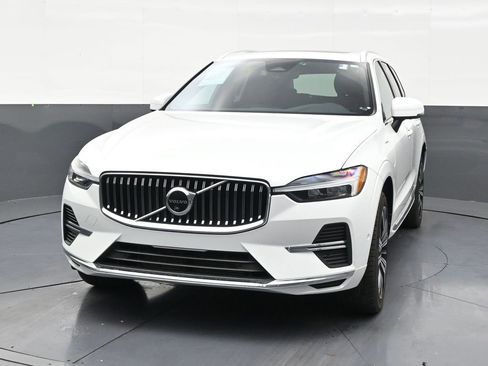 Used 2023 Volvo XC60 T8 Plus image 8