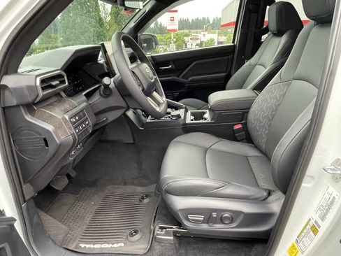 Certified 2025 Toyota Tacoma Limited AWD/4WD image 12