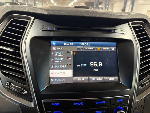 Used 2017 Hyundai Santa Fe SE image 18