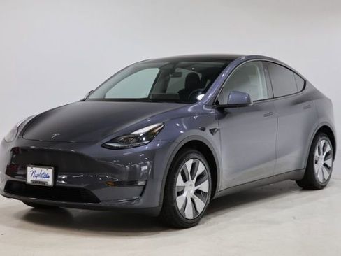 Used 2023 Tesla Model Y Long Range image 3