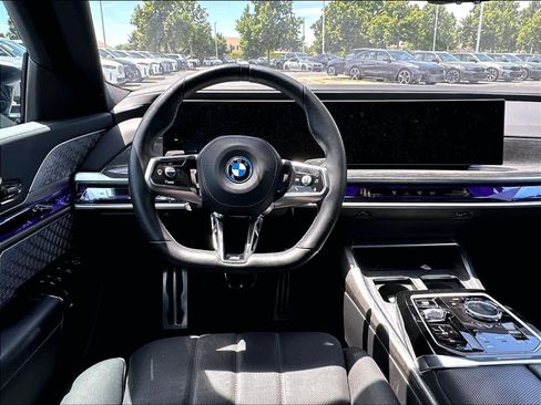 Used 2024 BMW i7 M70 AWD/4WD image 11