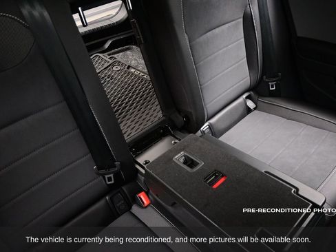 Used 2023 Volkswagen Taos SE w/ Panoramic Sunroof Package image 32