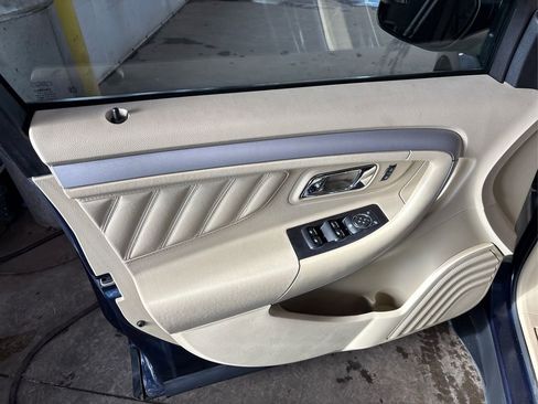 Used 2017 Ford Taurus SE image 24