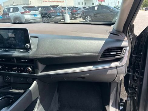 Used 2023 Nissan Rogue SV FWD image 13