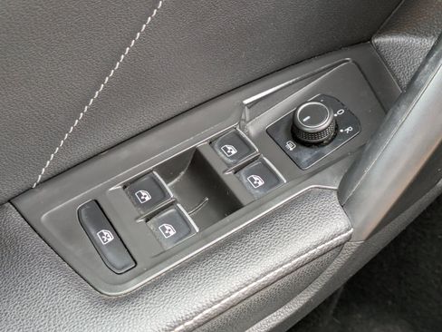 Used 2022 Volkswagen Tiguan SE R-Line FWD image 19