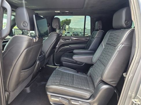 Used 2023 Cadillac Escalade ESV Sport Platinum AWD/4WD image 13