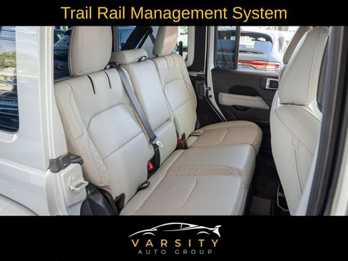 Used 2022 Jeep Wrangler Unlimited Sahara image 13