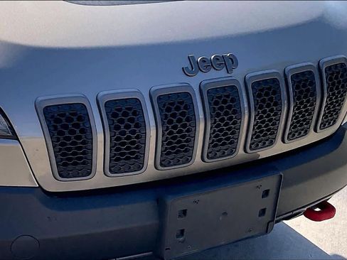 Used 2019 Jeep Cherokee Trailhawk image 29