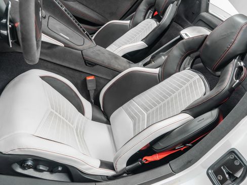 Used 2023 Chevrolet Corvette Stingray Premium Conv w/ Z51 Performance Package image 25