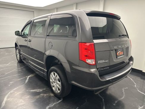 Used 2019 Dodge Grand Caravan SE w/ UConnect Hands-Free Group FWD image 5