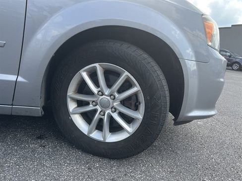 Used 2013 Dodge Grand Caravan SXT w/ Rear Park Assist Pkg FWD image 4