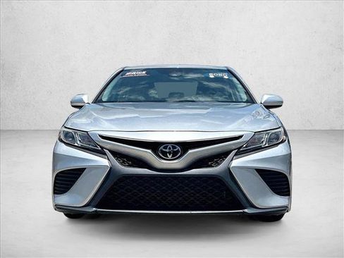 Used 2020 Toyota Camry SE FWD image 3