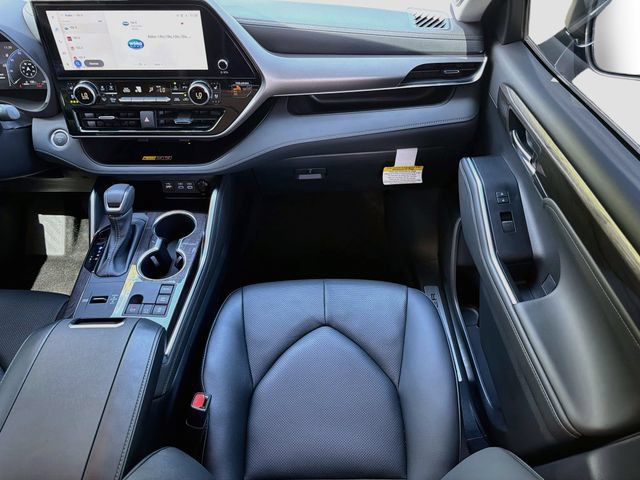 Used 2026 Toyota Highlander Limited AWD/4WD image 18