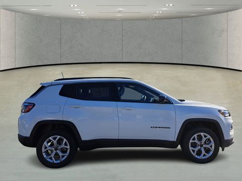 New 2026 Jeep Compass Latitude image 4