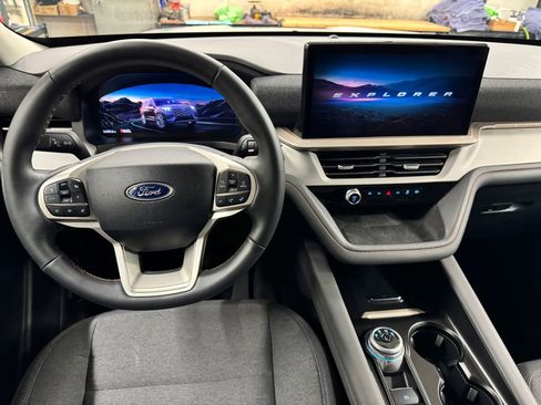 Used 2025 Ford Explorer Active image 18