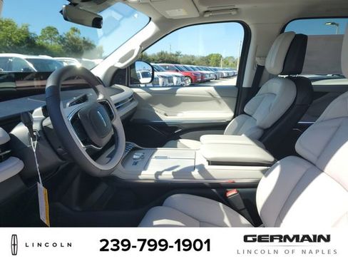 New 2025 Lincoln Navigator Reserve image 18