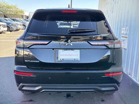 Used 2025 Mitsubishi Outlander ES image 8