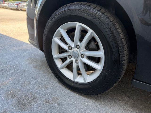 Used 2018 Dodge Grand Caravan SXT FWD image 18