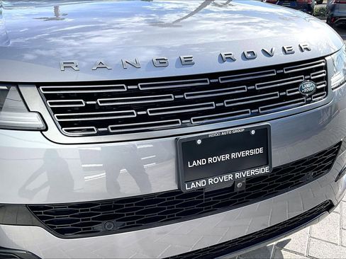 Used 2025 Land Rover Range Rover Sport image 30