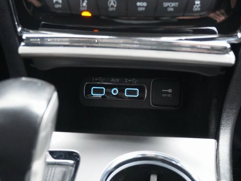 Used 2022 Jeep Grand Cherokee Laredo X image 24