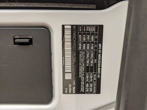 Used 2025 Mercedes-Benz Sprinter 2500 image 18