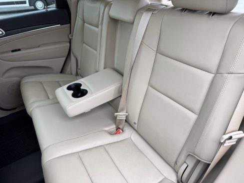 Used 2020 Jeep Grand Cherokee Limited image 14