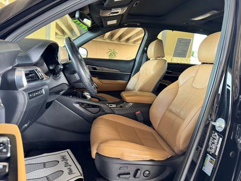 Used 2020 Kia Telluride SX w/ Towing Package FWD image 11