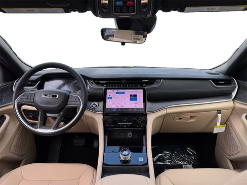 New 2025 Jeep Grand Cherokee L Limited w/ Black Appearance Package image 10