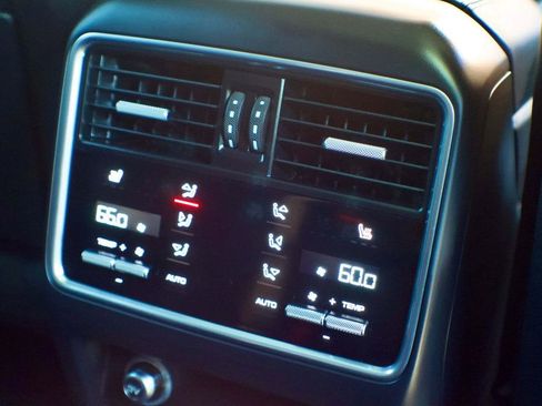 Used 2023 Porsche Cayenne Platinum Edition image 50