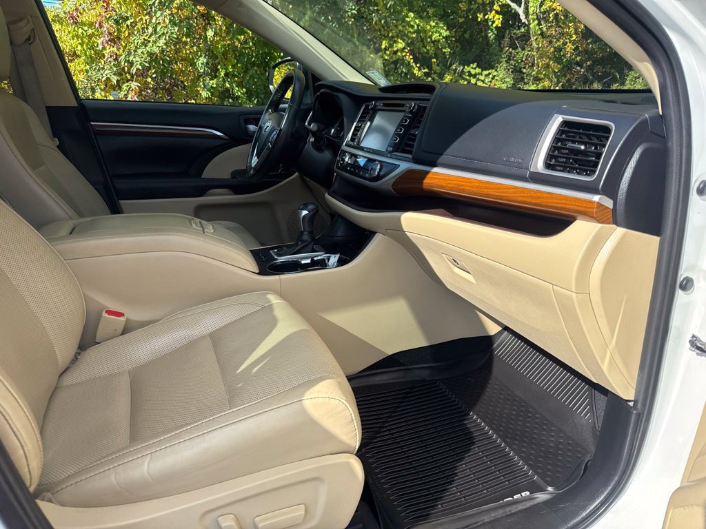 Certified 2019 Toyota Highlander Limited AWD/4WD image 25