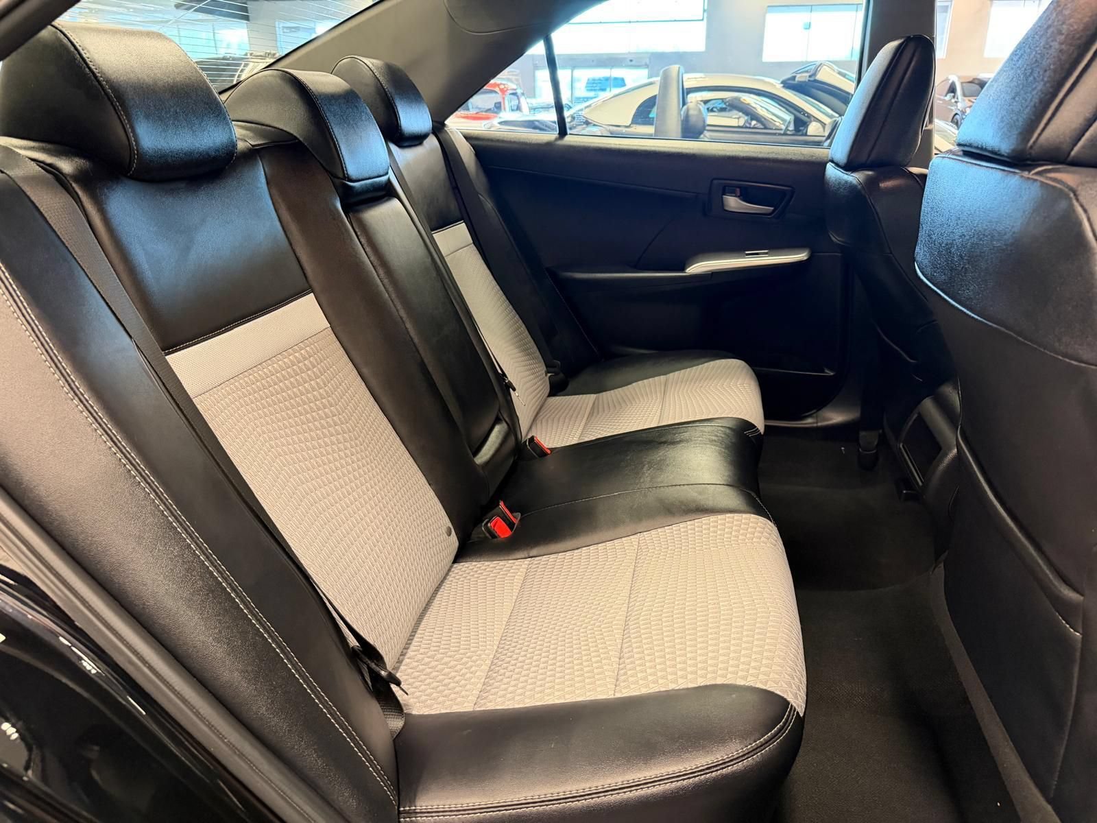 Used 2012 Toyota Camry SE FWD image 11