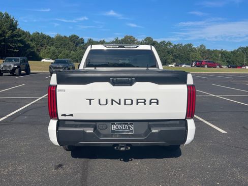 Used 2025 Toyota Tundra SR5 w/ SR5 Convenience Package AWD/4WD image 15